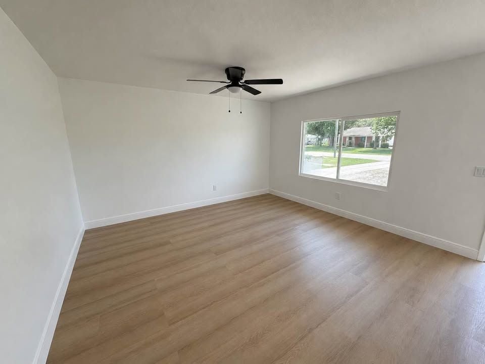 Building Photo - 1231 Mariposa Dr NE
