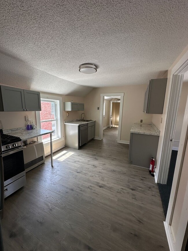 Building Photo - 144 Intervale Ave
