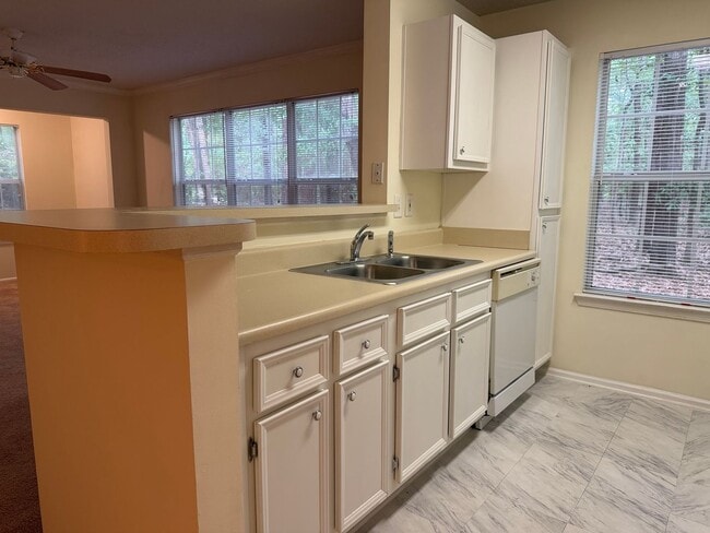 Building Photo - Private End Unit - First Floor - Reserve at Woodbridge