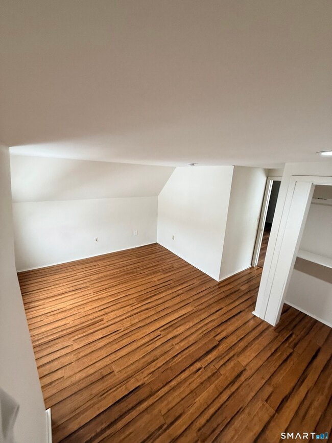 Building Photo - 341 Center St