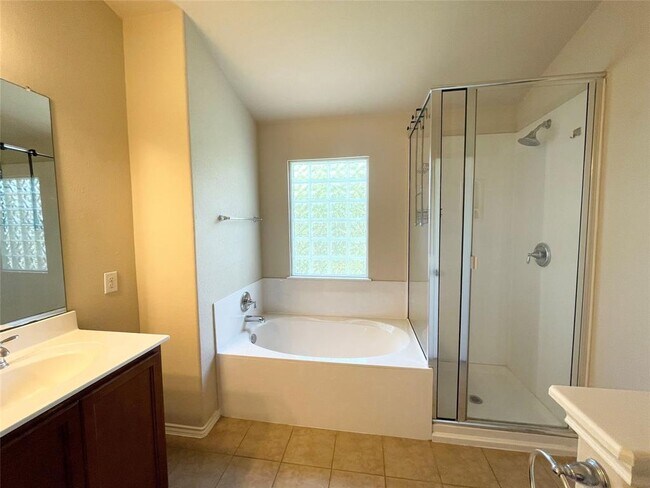 Building Photo - 13608 Pine Warbler Dr