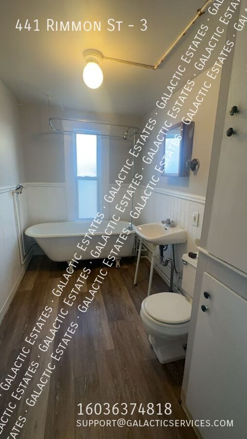 Building Photo - 441 Rimmon St