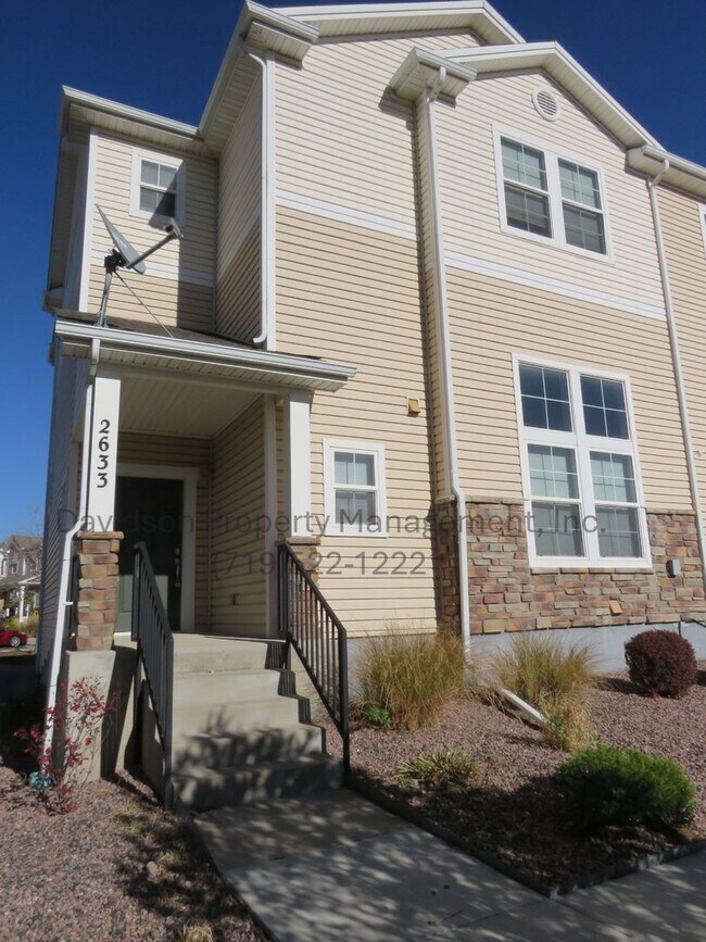 Primary Photo - Charming 3 Bedroom Townhouse in South Colo...