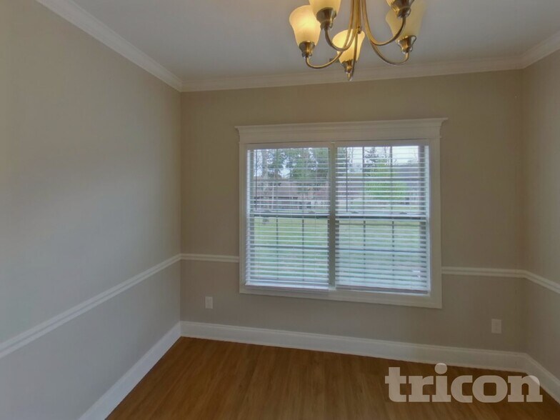 Building Photo - 1306 Crescent Ridge Drive
