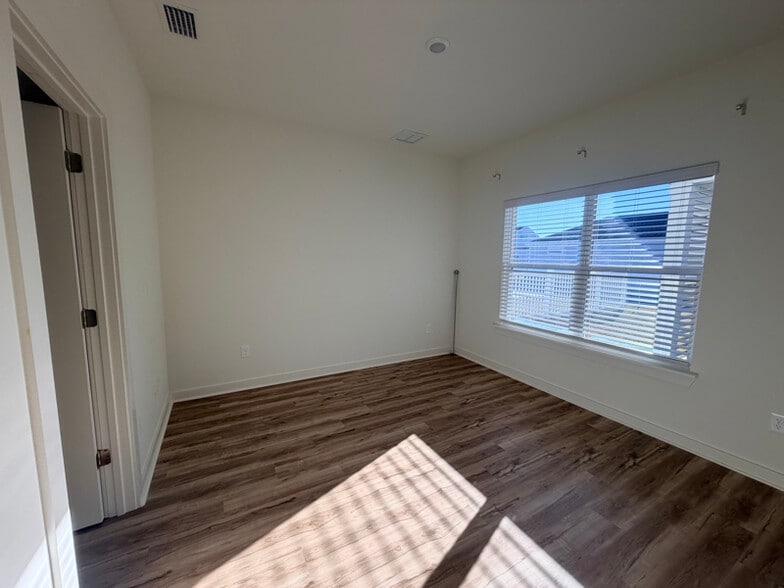 Building Photo - 2323 Discovery Loop