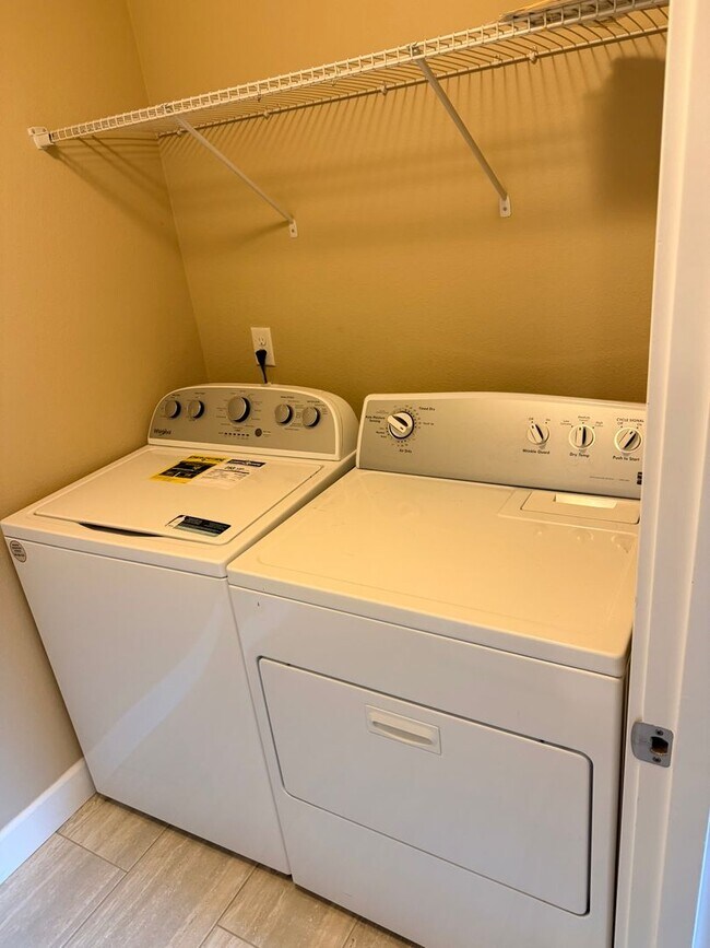 Building Photo - 4bed/2.5 Bath Craftsman in Kenton