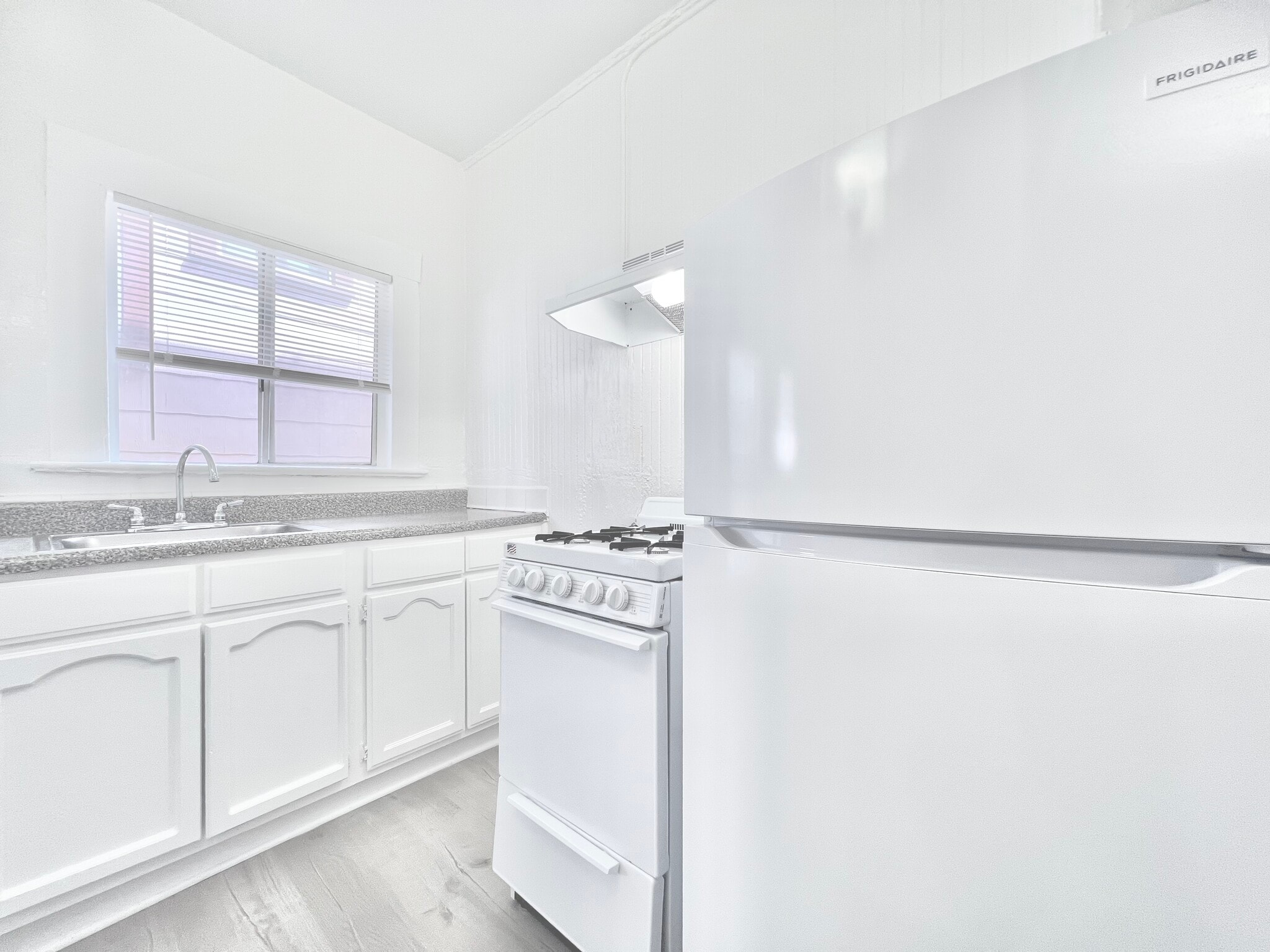 Building Photo - 427 S Alvarado St