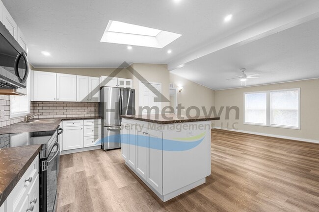 Building Photo - 3 Bedroom 2 Bathroom Home in a Rustic Setting with Mountain Views Available in Blanchard!