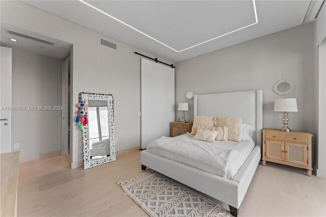 Building Photo - 18975 Collins Ave