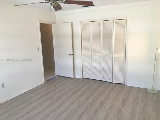 Building Photo - 1239 Mariposa Ave