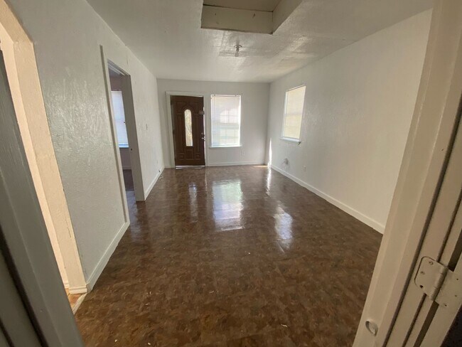 Building Photo - House For Rent.... ALL BILLS PAID