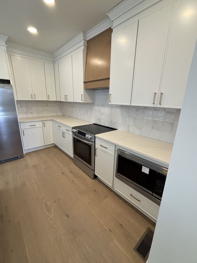 Building Photo - Brand-new 4-bedroom, 3.5-bath home