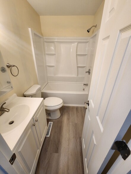 Full bath on second floor - 1703 English Dr