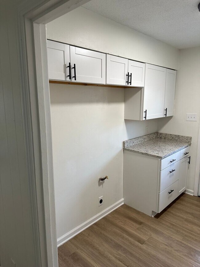 Building Photo - Charming 2BR Duplex in Memphis