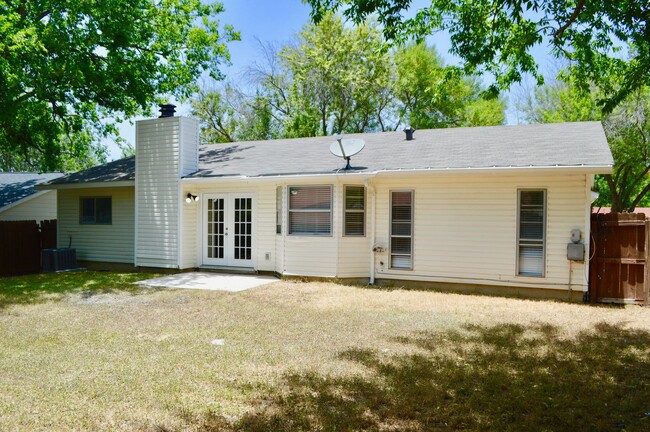 Primary Photo - Charming 3 bed 2 bath home off Walzem rd!