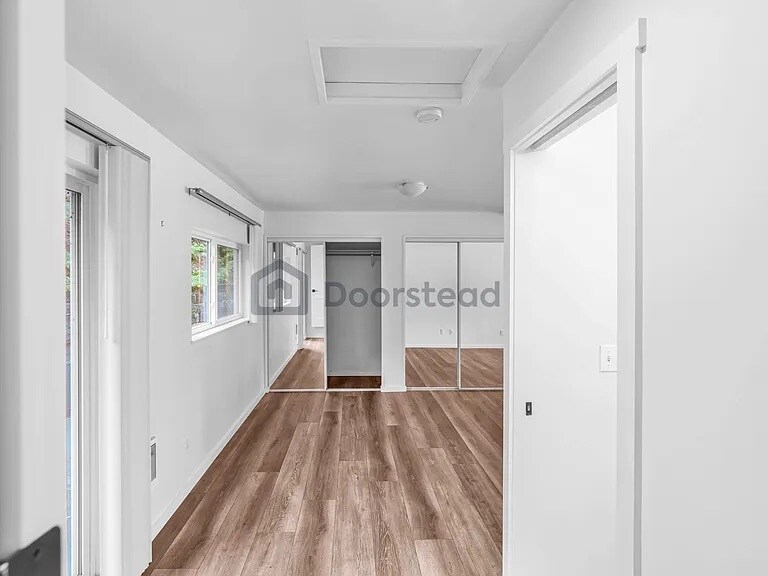 Building Photo - 3533 NE 17th Pl