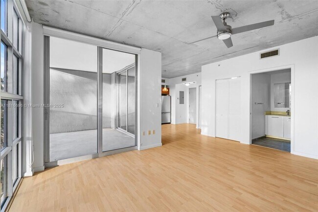 Primary Photo - 3451 NE 1st Ave