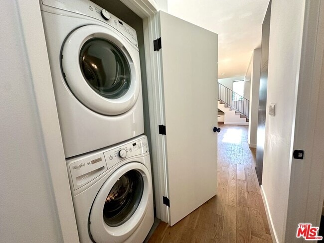 Building Photo - 833 Maltman Ave