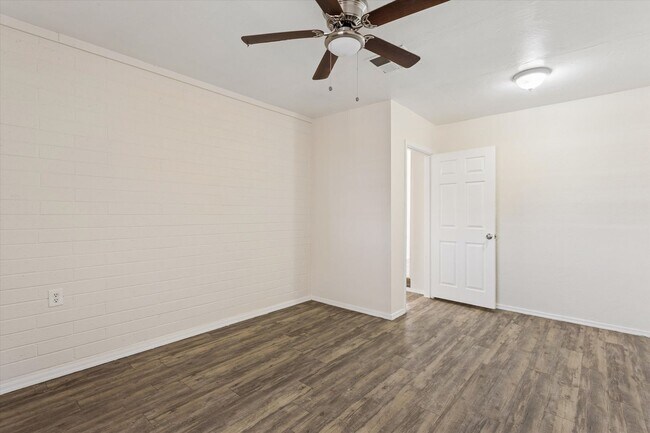 Building Photo - Completely updated minutes to Hiking at South Mountain!!!  Brand New Paint, Tile and Laminate Thr...