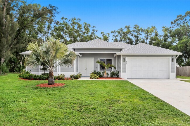 Building Photo - 419 SW Namoit Pl
