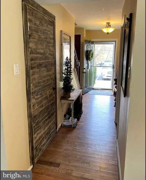 Building Photo - 17570 Macduff Ave