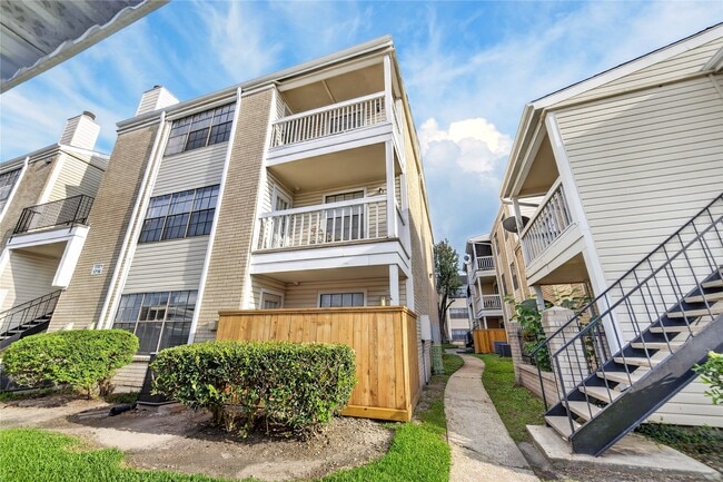 Building Photo - 2750 Holly Hall St