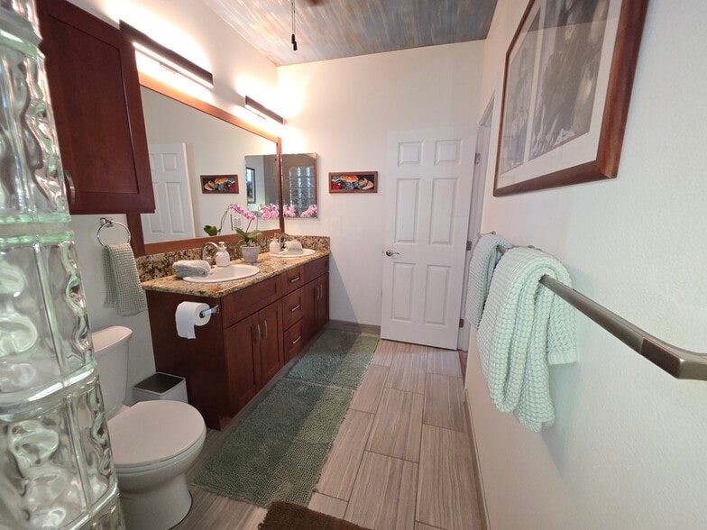 Building Photo - 1367 Kakae Pl