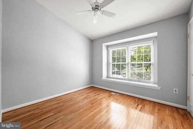 Building Photo - 25 Tivoli Lake Ct