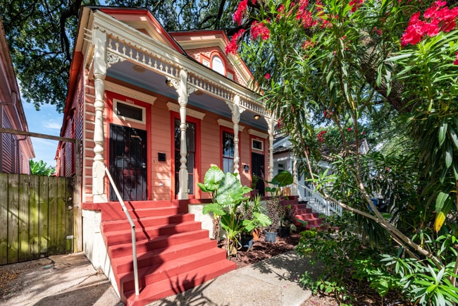 Primary Photo - 2824 Banks St