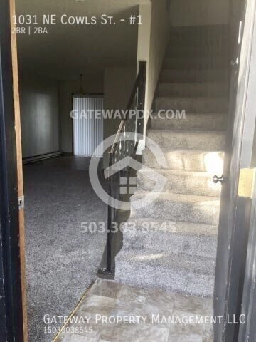 Building Photo - 1031 NE Cowls St