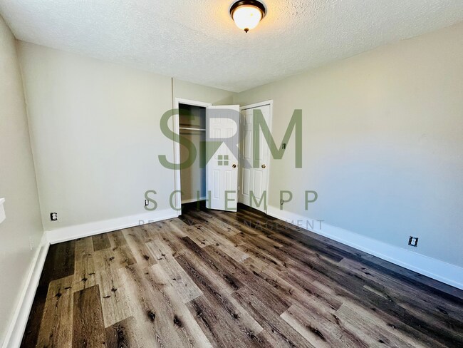 Building Photo - 2 Bedroom house in West Louisville- Section 8 accepted