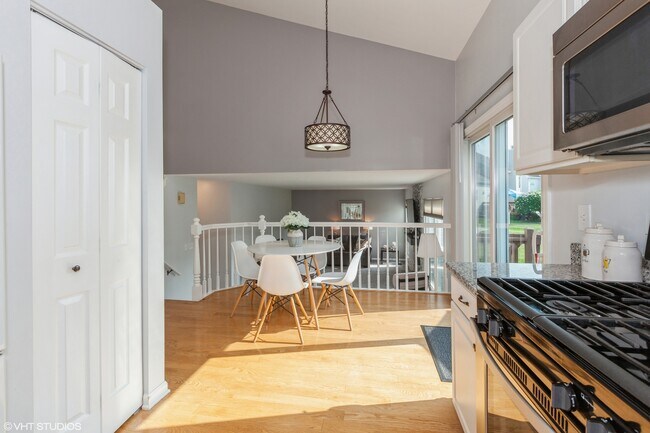 Building Photo - 724 Wildflower Cir