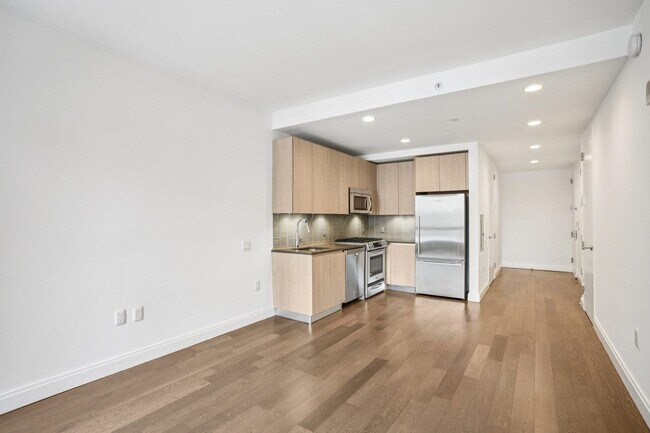 Building Photo - 148 1st St