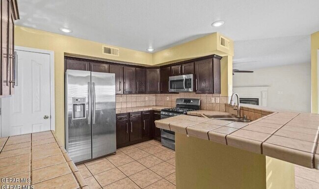 Building Photo - 409 Emerald Bluff Dr