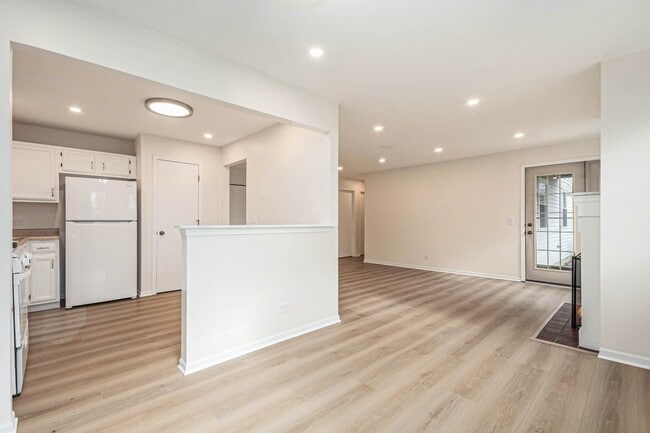 Building Photo - 120 Stirling Ln