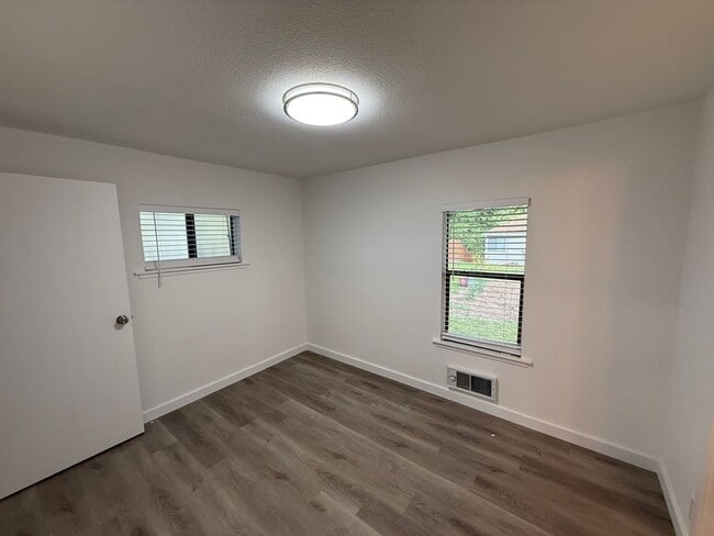 Building Photo - Spacious 3BR + Loft | 2.5BA | Large Yard |...