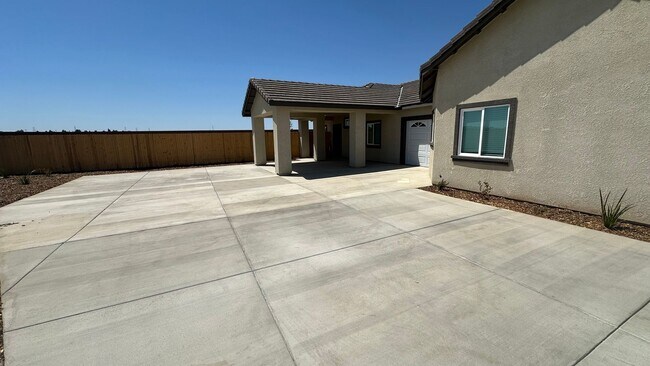 Building Photo - Coyote Run Duplexes 6000