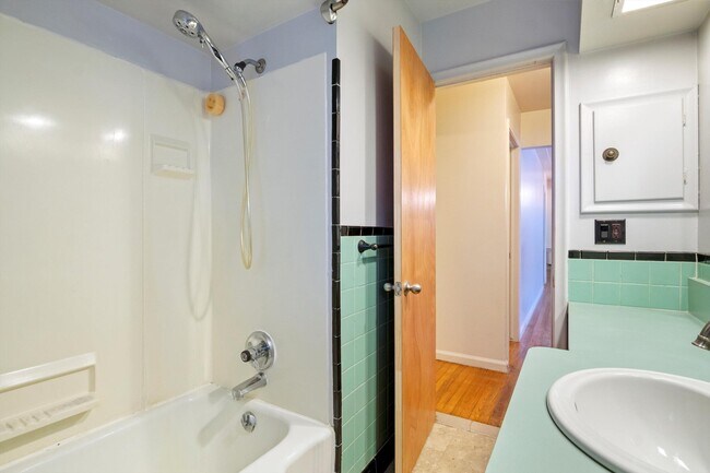 Building Photo - 17133 Delaware Ave