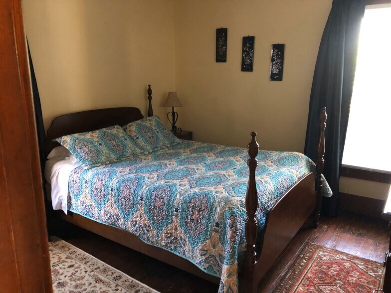 Back bedroom - 719 W 2nd St