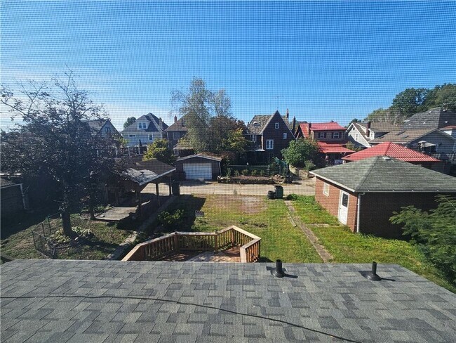 Building Photo - 1127 Highland St