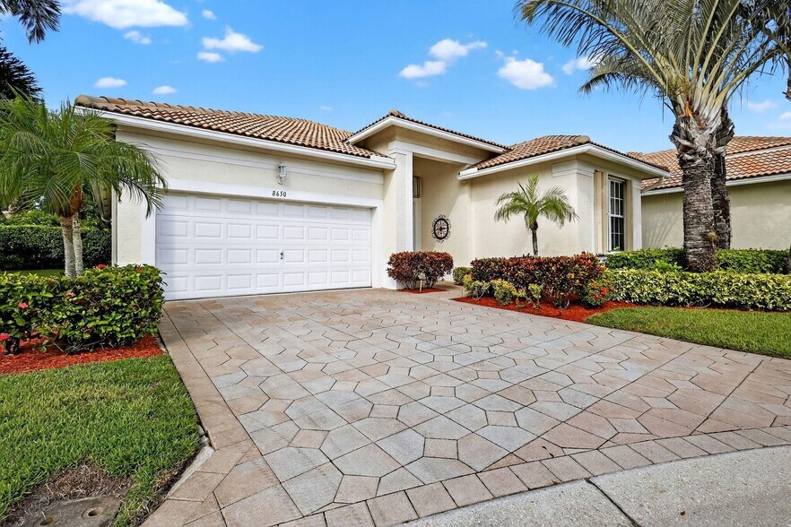 Building Photo - 8650 High Cay