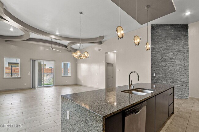 Building Photo - 12365 Desert Dove Ave