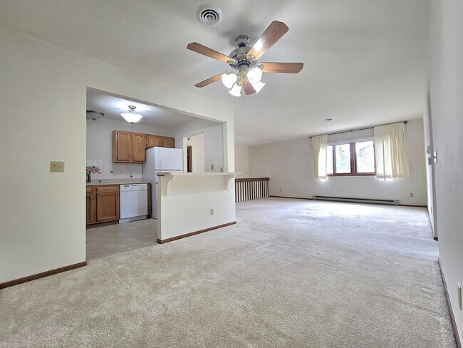 Building Photo - 940 Prairie Dr