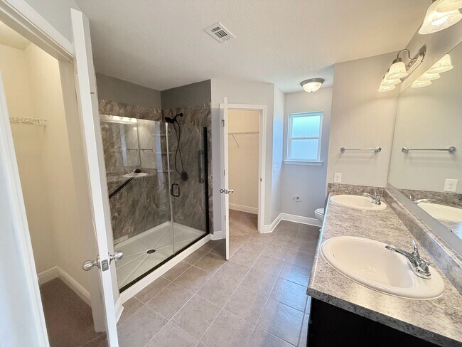 Building Photo - Spacious 4-Bedroom Home - Pace Mill Creek
