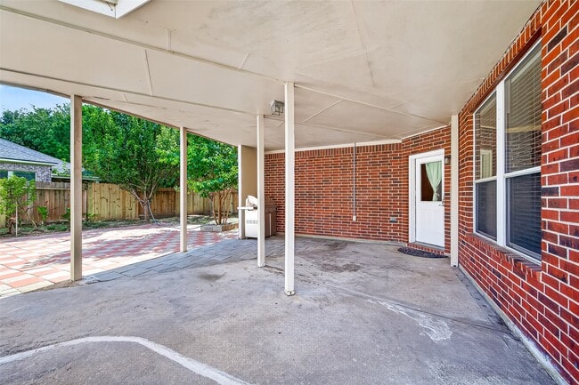 Building Photo - 17611 Haywood Oaks Dr