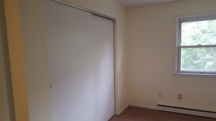 Bed Room - 100 Pumpkin Hill Rd