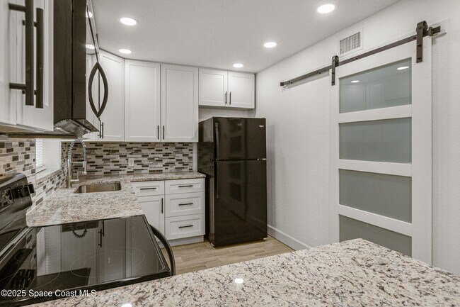 Building Photo - 2364 Pineapple Ave