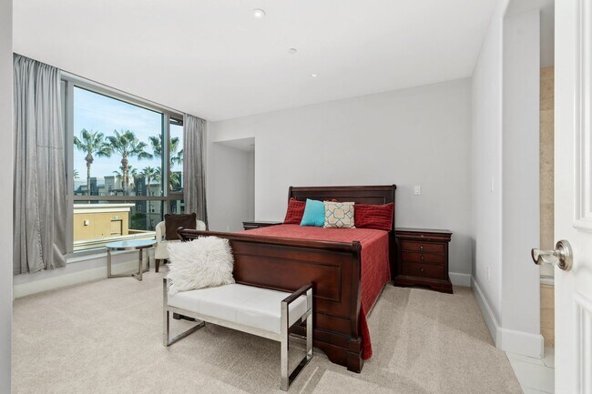 Building Photo - Spacious Irvine Financial District Condo with Full Service Amenities