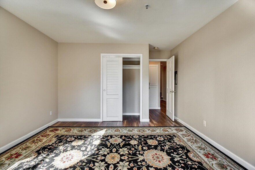 Building Photo - 616 Gravatt Dr