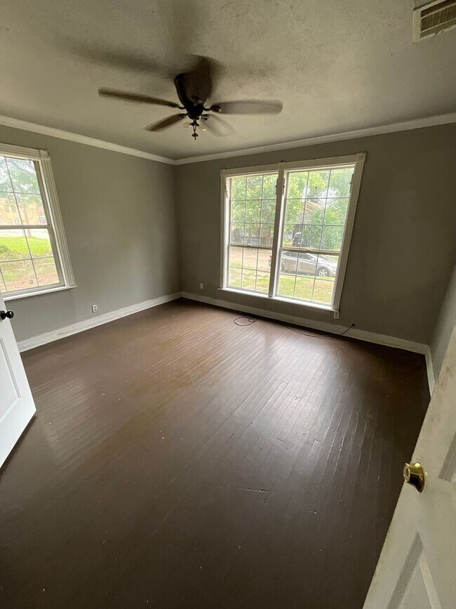 Building Photo - 1422 Grigsby St